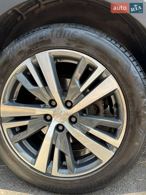 Внедорожник / Кроссовер Peugeot 5008 2017 в Полтаве