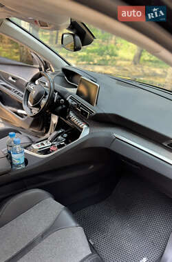 Позашляховик / Кросовер Peugeot 5008 2017 в Полтаві