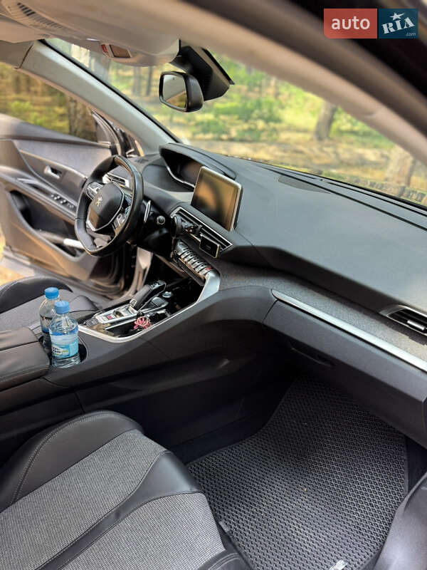 Внедорожник / Кроссовер Peugeot 5008 2017 в Полтаве