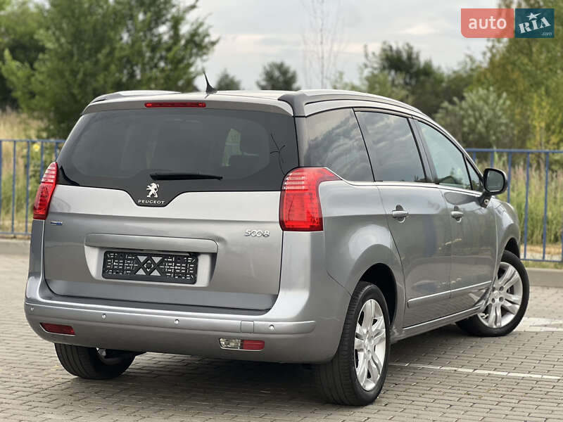 Микровэн Peugeot 5008 2016 в Дрогобыче