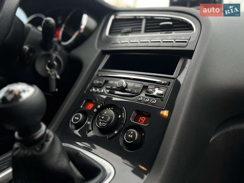 Микровэн Peugeot 5008 2016 в Дрогобыче