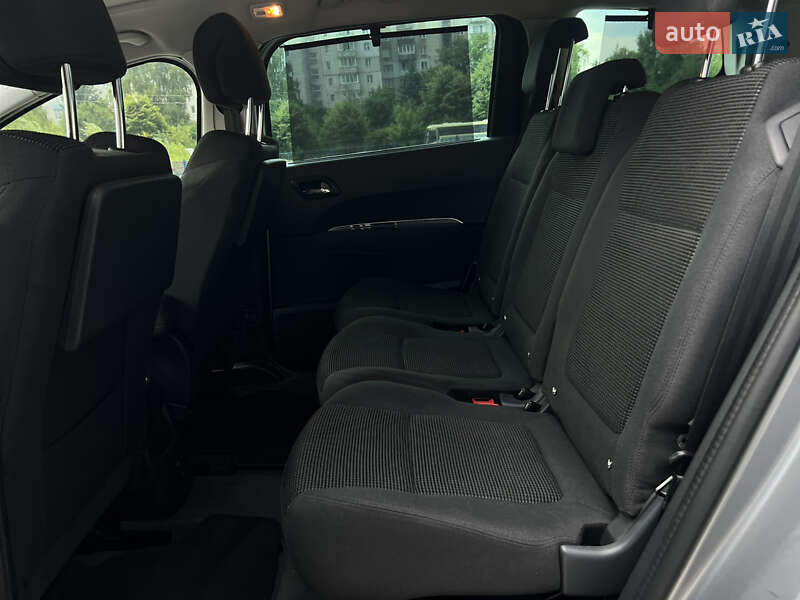 Микровэн Peugeot 5008 2016 в Дрогобыче
