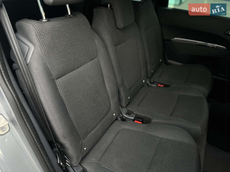 Микровэн Peugeot 5008 2016 в Дрогобыче