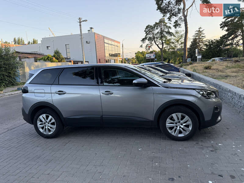 Внедорожник / Кроссовер Peugeot 5008 2020 в Черкассах