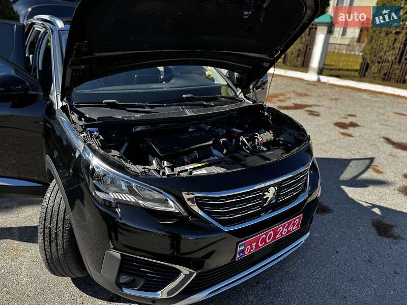 Внедорожник / Кроссовер Peugeot 5008 2017 в Дубно