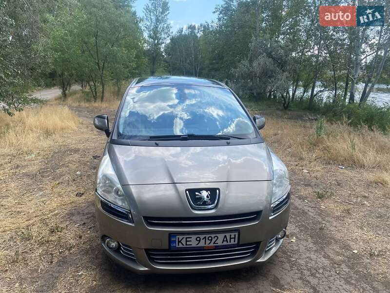 Микровэн Peugeot 5008 2011 в Днепре