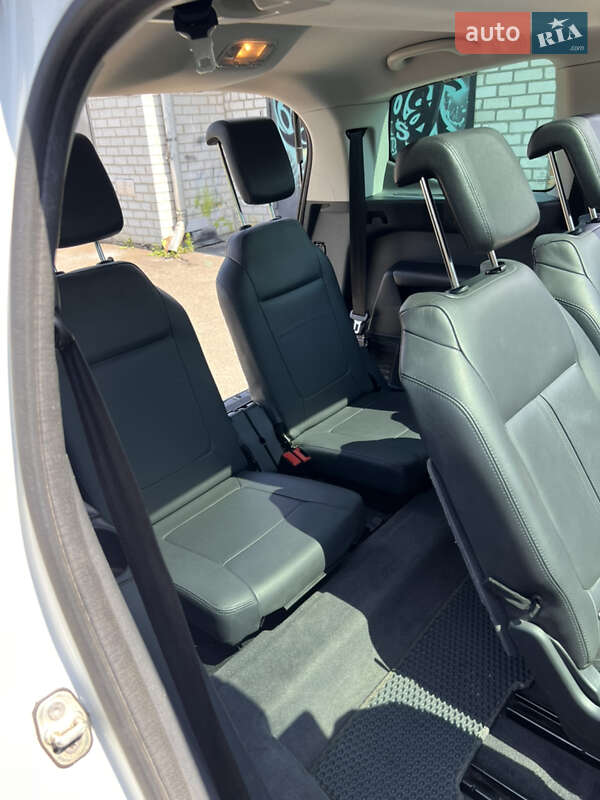 Мікровен Peugeot 5008 2011 в Вишневому