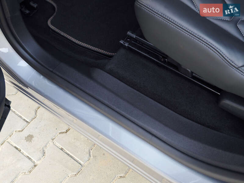 Позашляховик / Кросовер Peugeot 5008 2021 в Дубні