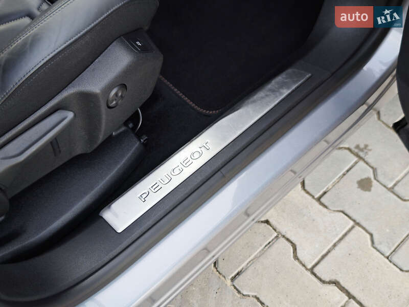 Позашляховик / Кросовер Peugeot 5008 2021 в Дубні