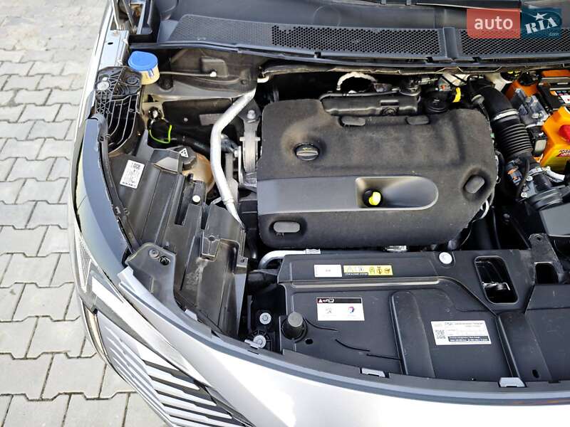 Позашляховик / Кросовер Peugeot 5008 2021 в Дубні