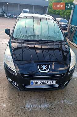 Микровэн Peugeot 5008 2011 в Сарнах