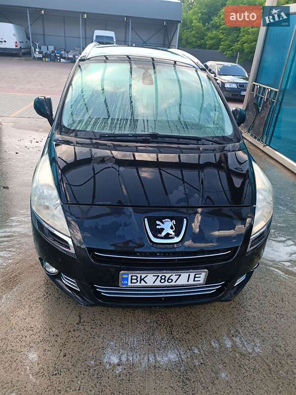 Peugeot 5008 2011