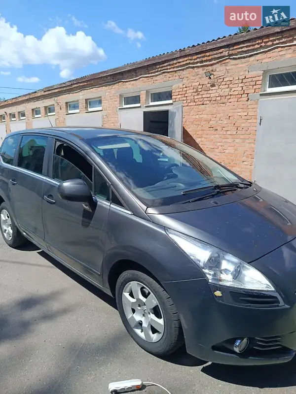 Peugeot 5008 2012