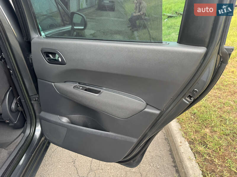 Микровэн Peugeot 5008 2013 в Киеве
