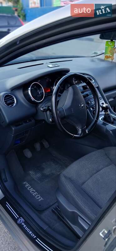 Микровэн Peugeot 5008 2010 в Виннице