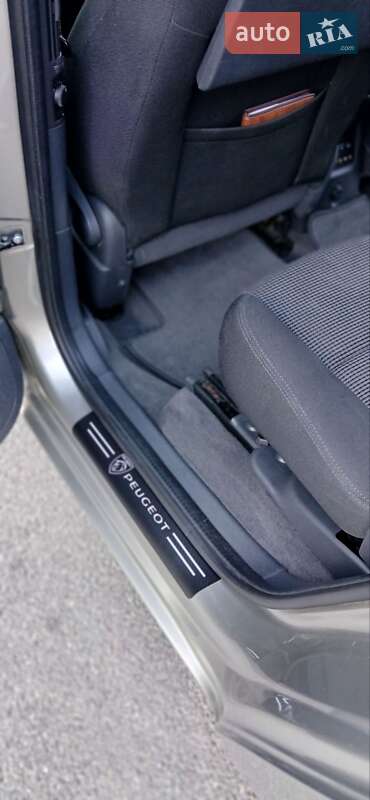 Микровэн Peugeot 5008 2010 в Виннице