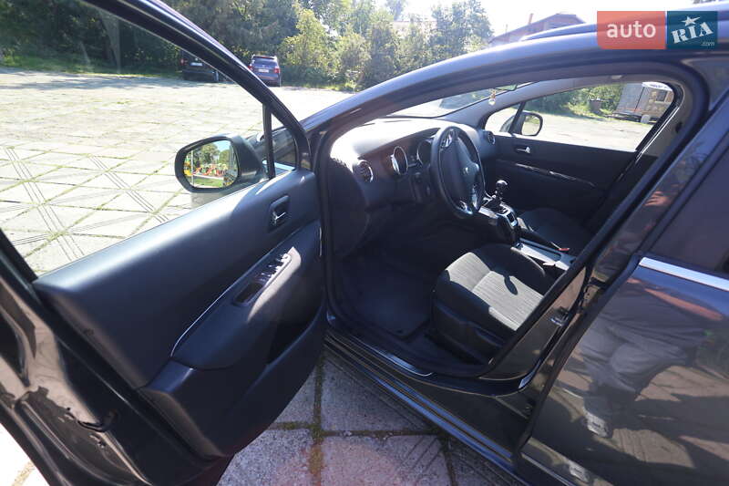 Мікровен Peugeot 5008 2013 в Косові