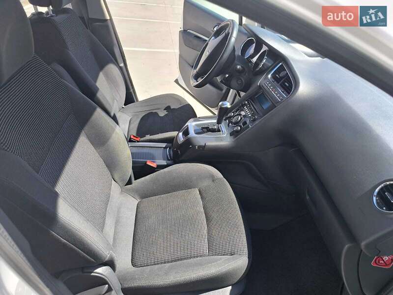 Микровэн Peugeot 5008 2012 в Арбузинке