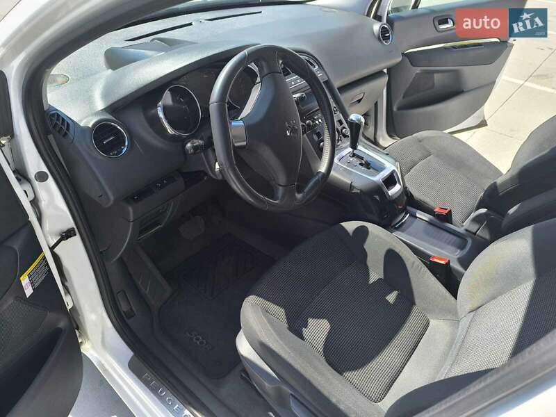 Микровэн Peugeot 5008 2012 в Арбузинке