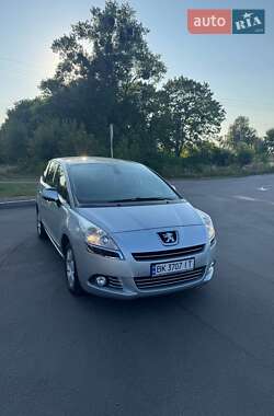 Микровэн Peugeot 5008 2010 в Дубно