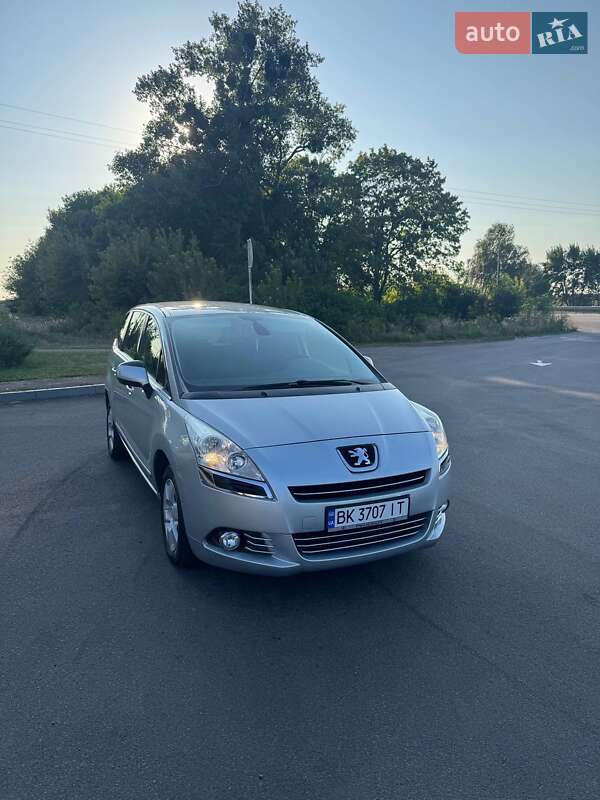 Мікровен Peugeot 5008 2010 в Дубні