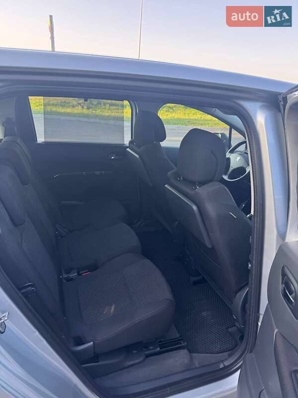 Мікровен Peugeot 5008 2010 в Дубні