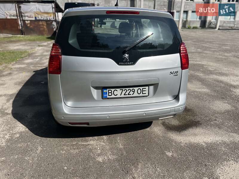 Микровэн Peugeot 5008 2014 в Львове