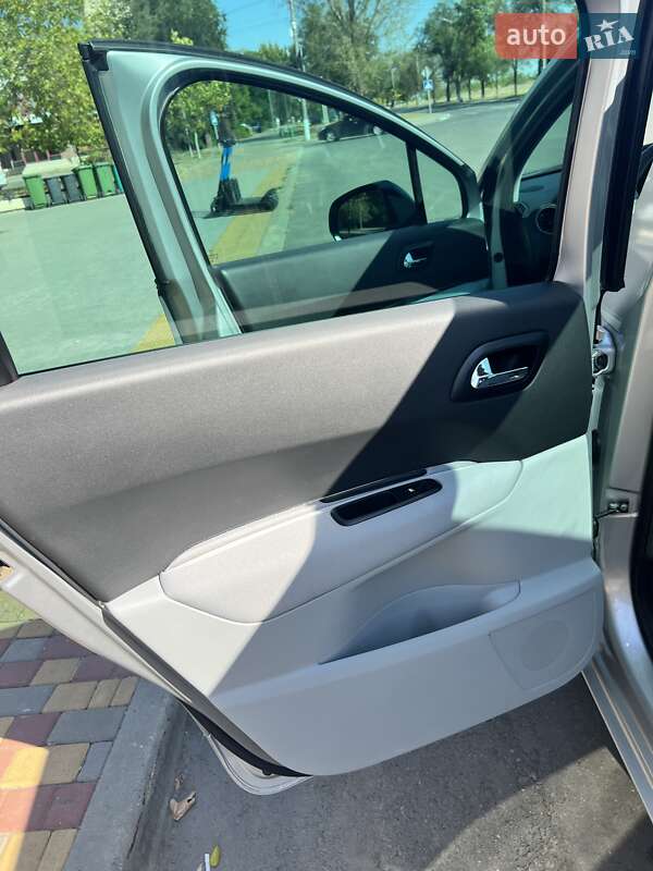 Мікровен Peugeot 5008 2010 в Южному