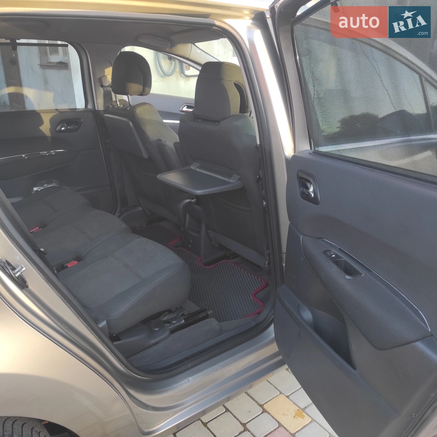 2010 Peugeot 5008 - мініатюра 18