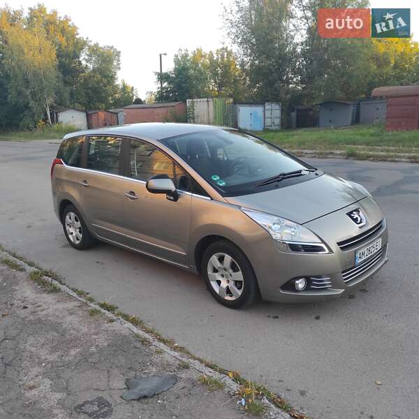 Микровэн Peugeot 5008 2010 в 