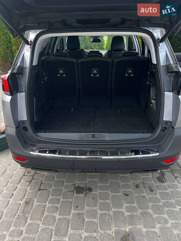 Позашляховик / Кросовер Peugeot 5008 2017 в Львові