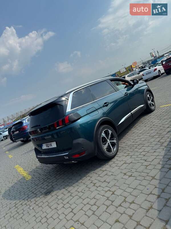 Внедорожник / Кроссовер Peugeot 5008 2017 в Кицмани