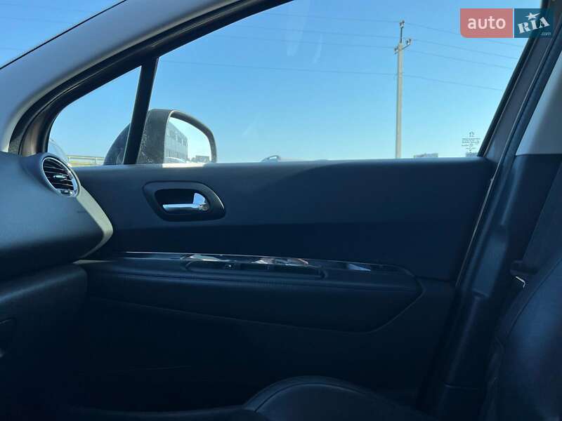 Микровэн Peugeot 5008 2014 в Львове