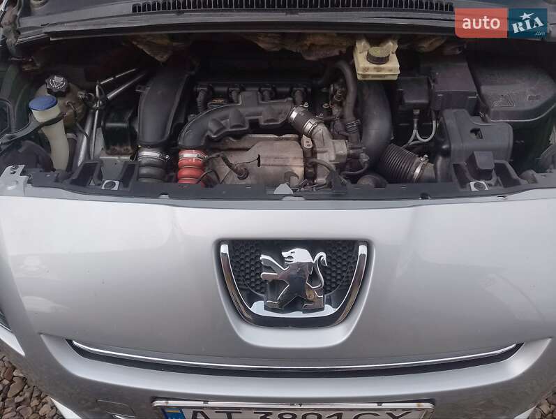 Микровэн Peugeot 5008 2011 в Долине