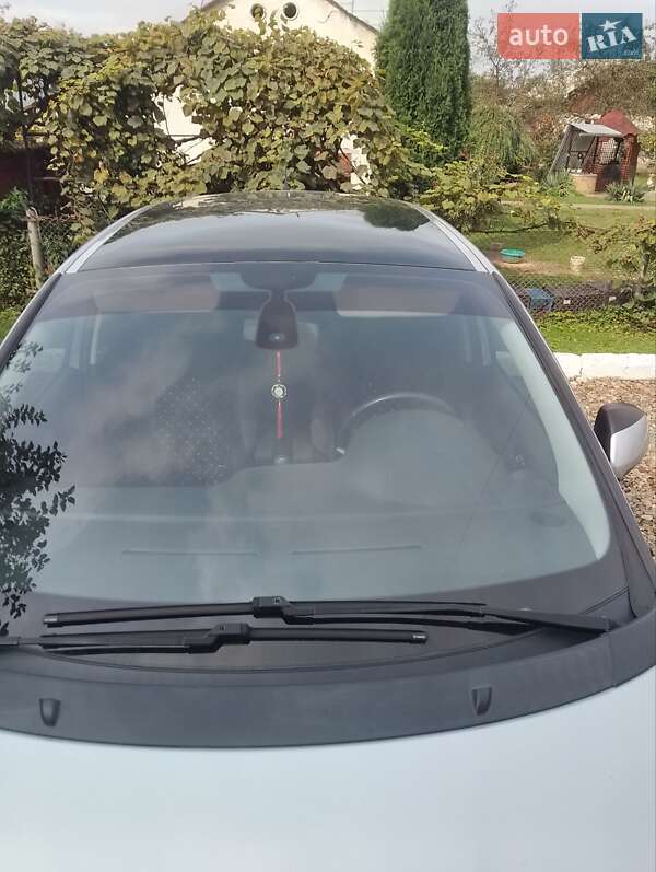 Микровэн Peugeot 5008 2011 в Долине