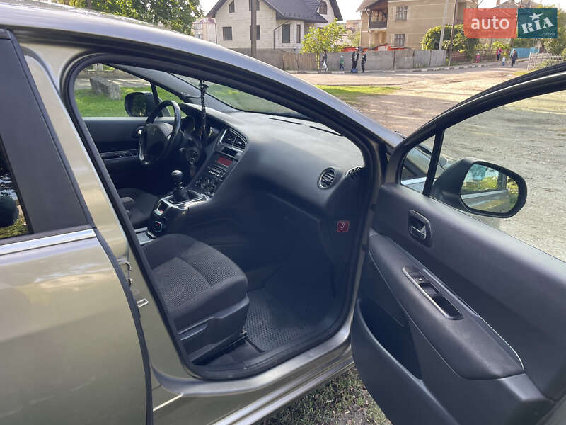 Мікровен Peugeot 5008 2011 в Теребовлі