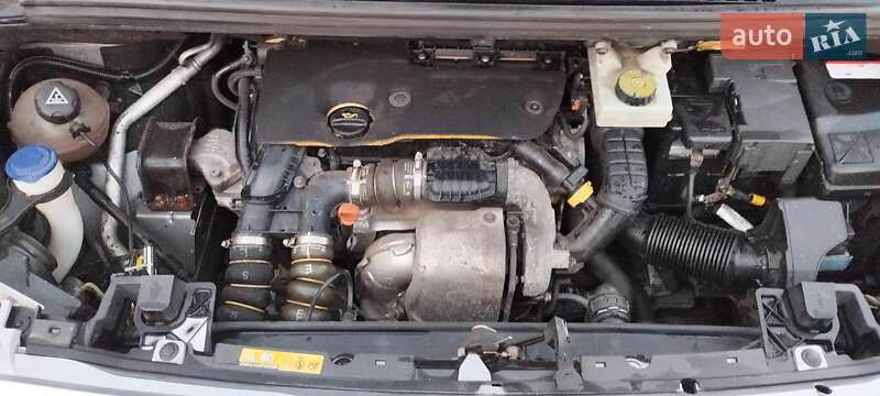 Микровэн Peugeot 5008 2015 в Тальном