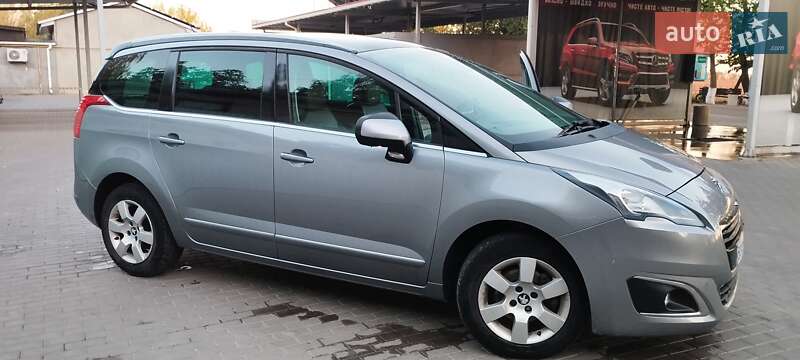 Микровэн Peugeot 5008 2015 в Тальном