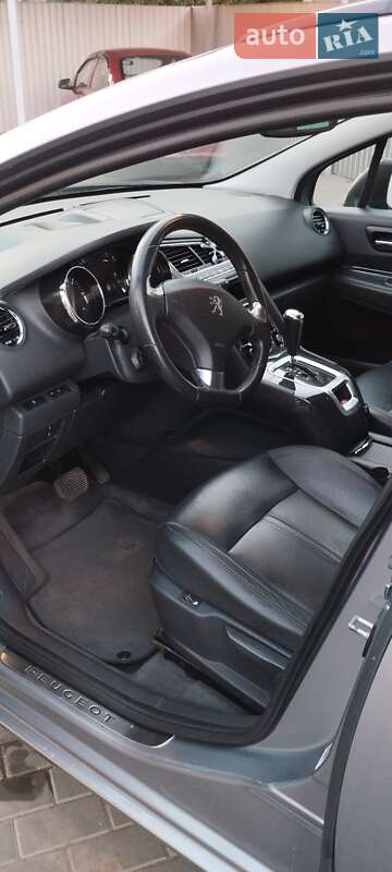 Микровэн Peugeot 5008 2015 в Тальном