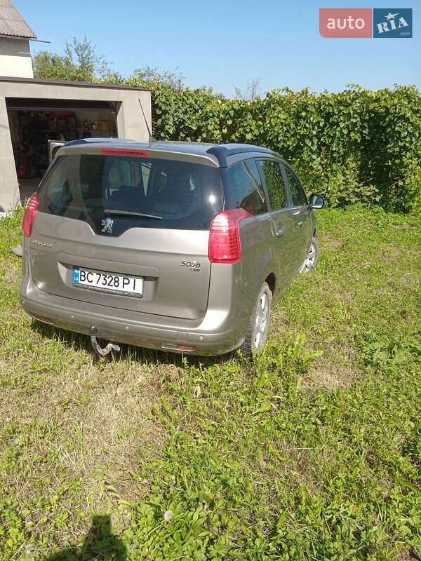 Микровэн Peugeot 5008 2013 в Самборе