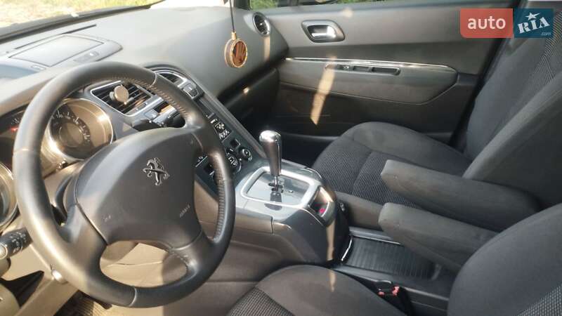 Мікровен Peugeot 5008 2014 в Стрию