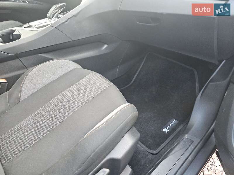 Позашляховик / Кросовер Peugeot 5008 2018 в Стрию