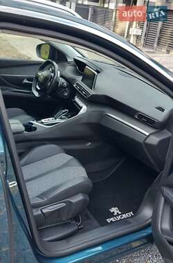 Позашляховик / Кросовер Peugeot 5008 2019 в 