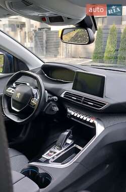 Позашляховик / Кросовер Peugeot 5008 2019 в 