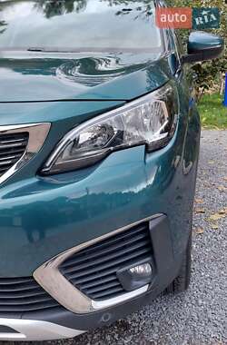 Позашляховик / Кросовер Peugeot 5008 2019 в 