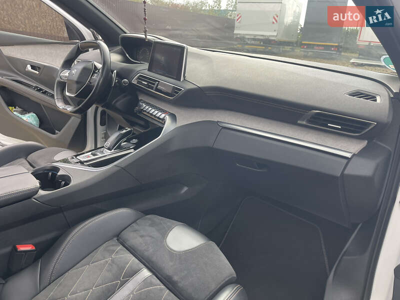 Внедорожник / Кроссовер Peugeot 5008 2017 в Львове