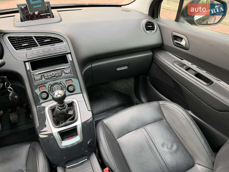 Микровэн Peugeot 5008 2014 в Ровно