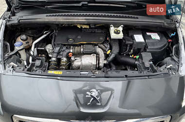 Микровэн Peugeot 5008 2016 в 