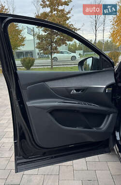Внедорожник / Кроссовер Peugeot 5008 2020 в 
