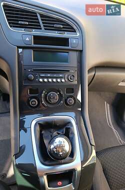 Микровэн Peugeot 5008 2015 в 